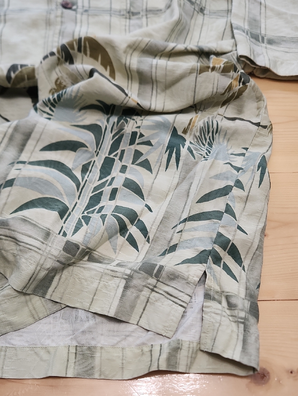 Tommy Bahama Vintage 100% Silk Plaid Palm Tree Border Print Camp Shirt M - Picture 10 of 16